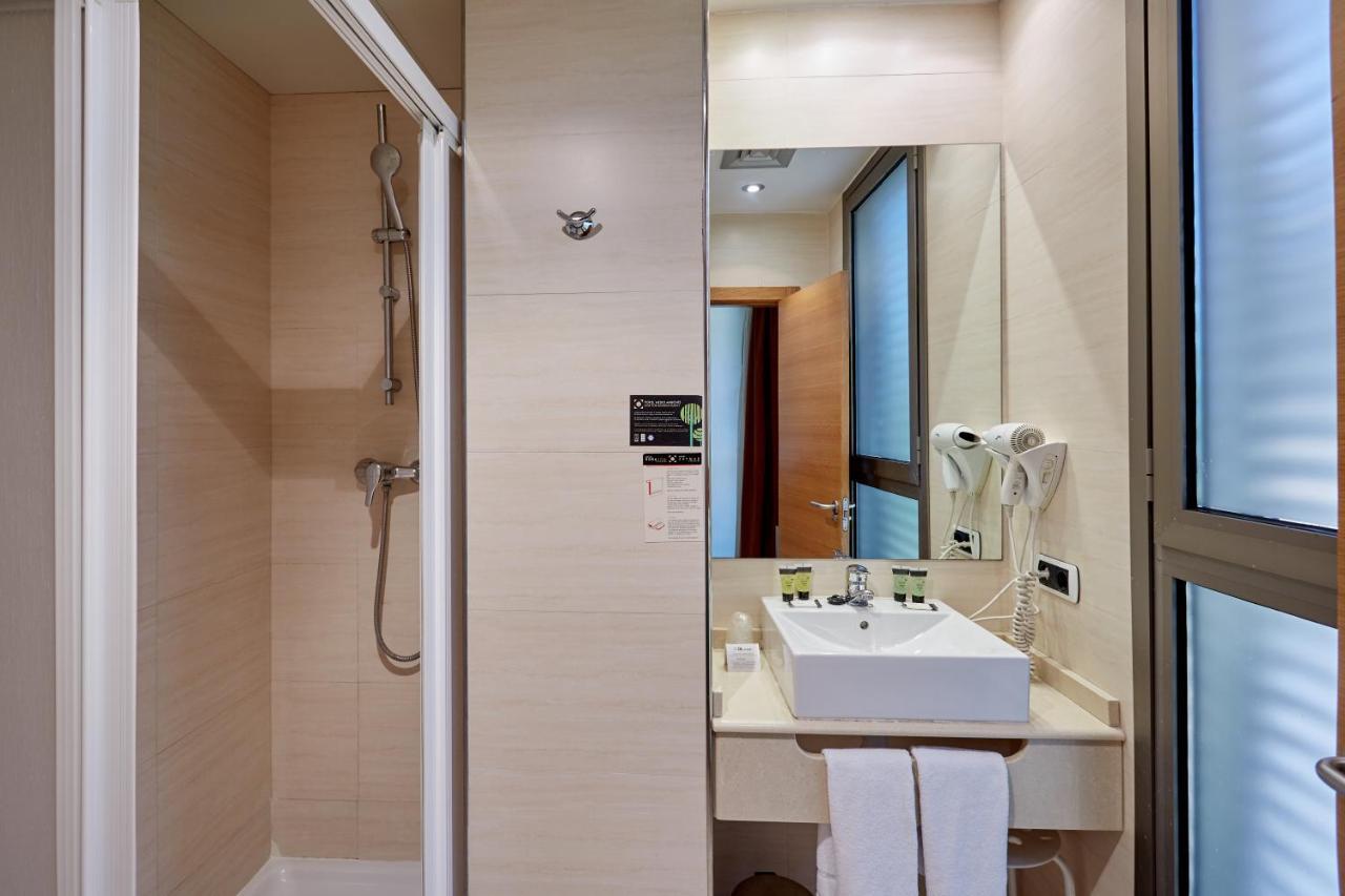 โดนา โลลา Hotel กัสเตญองเดลาปลานา ภายนอก รูปภาพ