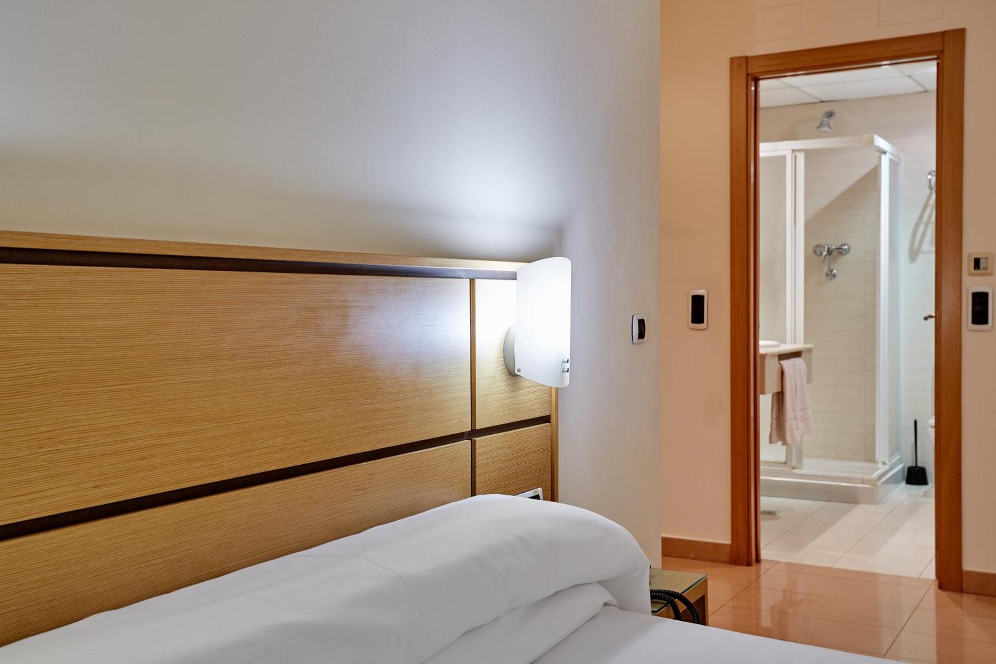 โดนา โลลา Hotel กัสเตญองเดลาปลานา ภายนอก รูปภาพ