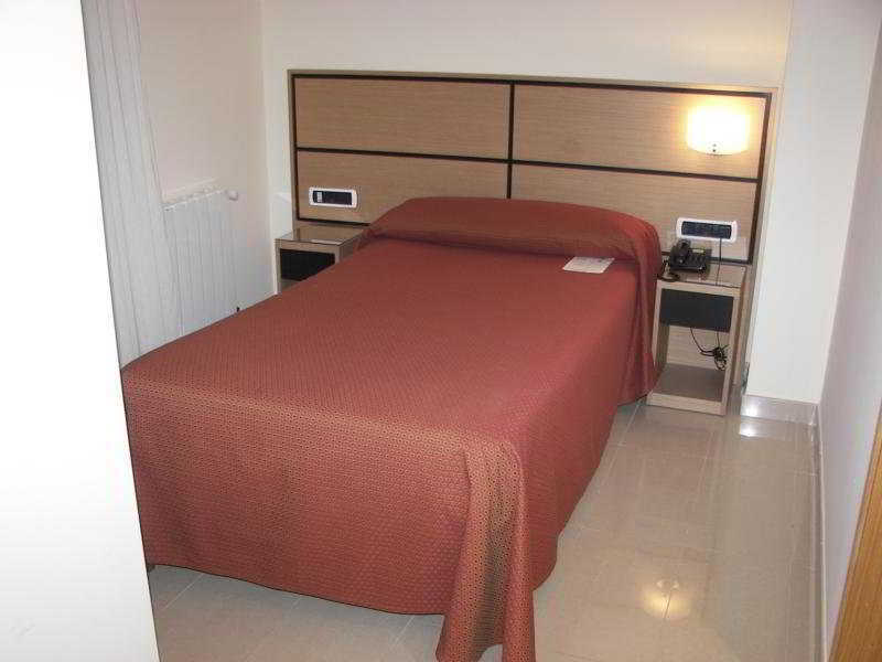 โดนา โลลา Hotel กัสเตญองเดลาปลานา ภายนอก รูปภาพ